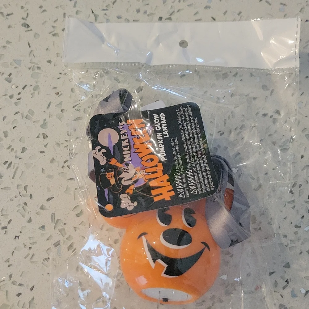 Mickey's Halloween Pumpkin Glow Lanyard - Picture 5 of 6